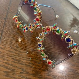 Beautiful crystal glasses! One of a kind. For a true fashionista!